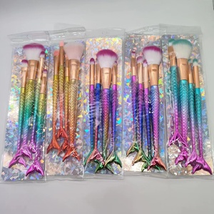 Produits de maquillage <span class=keywords><strong>tendance</strong></span> <span class=keywords><strong>2023</strong></span> nouveautés mini voyage 4 pièces pinceaux de maquillage sirène ensemble de pinceaux cosmétiques queue de poisson - Product Image 6