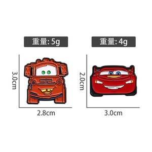 Spilla in metallo smaltata morbida/dura con design a forma di auto rossa a cartone animato, all'ingrosso, per Natale, novità, regali promozionali economici, stile <span class=keywords><strong>fata</strong></span> - Product Image 6