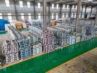 PU Binder Caoutchouc Liquide Adhésif Colle Polyuréthane Sol Sportif Producteurs Usine Prix de Gros