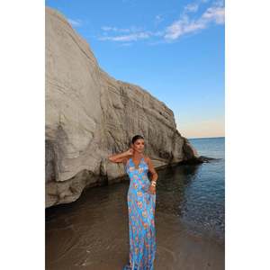 Robe de plage et bikini longue dos nu Louella bleu - Product Image 1