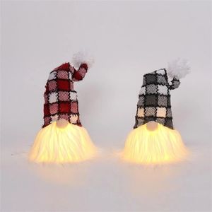 Ensemble de Tomtes suédois lumineux et festifs avec lumière LED chaude, cadeau d'hiver unique pour les enfants - Product Image 6