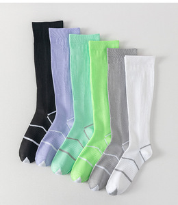 Chaussettes <span class=keywords><strong>de</strong></span> compression légères et douces en plusieurs couleurs, conçues pour remodeler les jambes et améliorer <span class=keywords><strong>la</strong></span> <span class=keywords><strong>circulation</strong></span> - Product Image 2