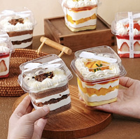 Vente en gros de gobelets à dessert carrés transparents en plastique jetables pour mousse au chocolat, boîte carrée transparente en plastique