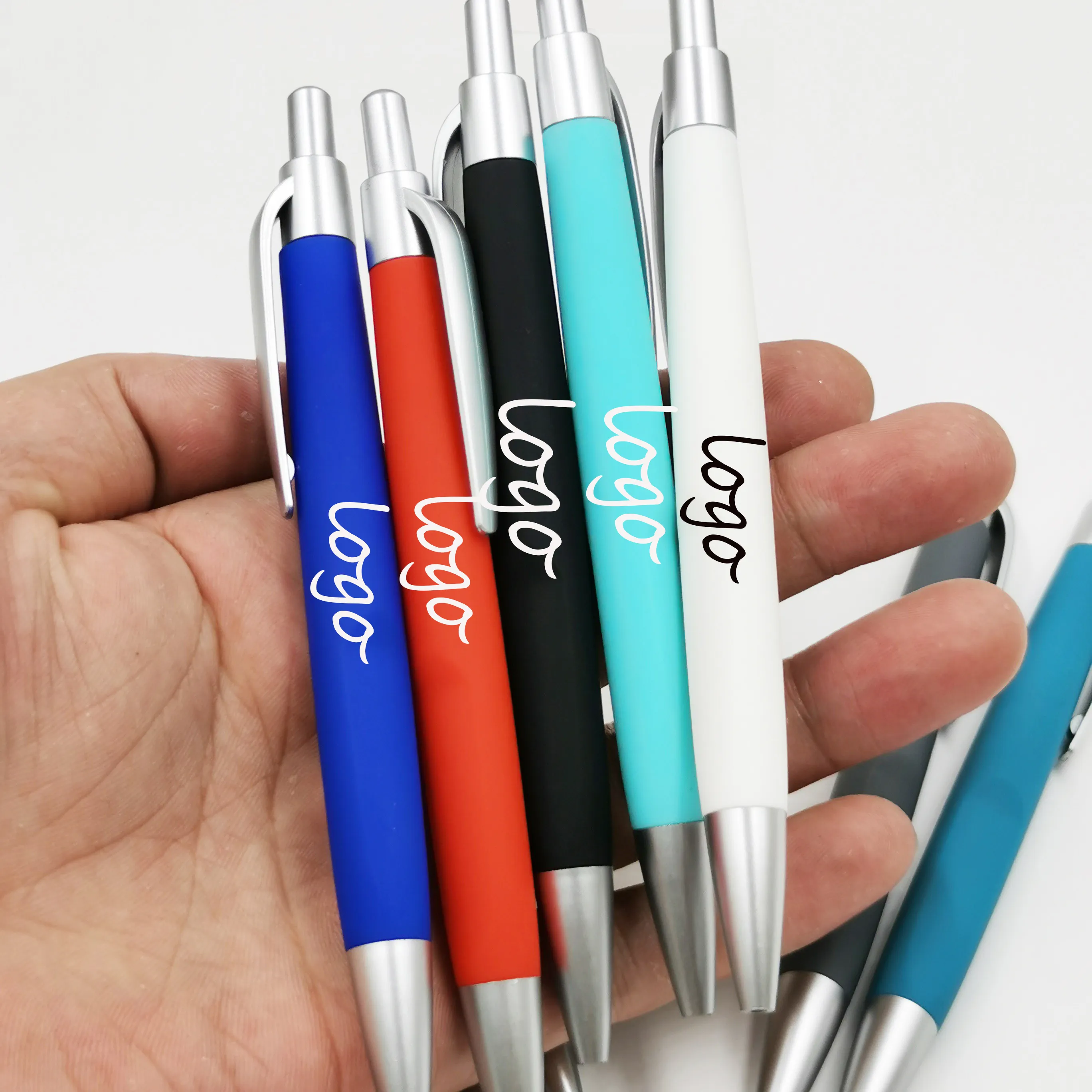 Stylo à bille en plastique promotionnel de logo personnalisé Stylos écologiques de meilleure qualité Stylo personnalisable pour cadeau