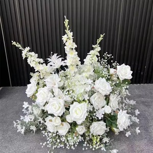 Composizione Floreale Personalizzata per Corridoio Nuziale con Rose Bianche, Orchidee e Fiori Artificiali Eleganti - Product Image 3