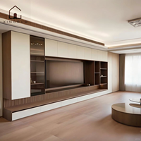 Meuble mural TV moderne personnalisé XINGRUO pour salon avec étagères ouvertes en bois grainé, panneau cannelé et rangement intégré