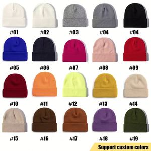 Gorro de Invierno Cálido de Fibra Acrílica de Color Sólido con Logotipo Bordado Personalizado al por Mayor - Product Image 4