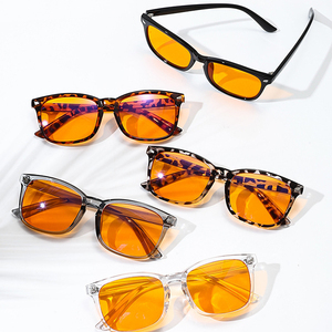 <span class=keywords><strong>Occhiali</strong></span> Anti <span class=keywords><strong>Luce</strong></span> <span class=keywords><strong>Blu</strong></span> per Dormire Uomo Donna 2026 <span class=keywords><strong>Occhiali</strong></span> <span class=keywords><strong>da</strong></span> Computer Gaming Lettura con Lenti Rosse Filtranti - Product Image 4