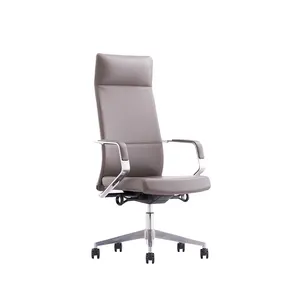 Удобное эргономичное офисное кресло с высокой спинкой из коричневой кожи