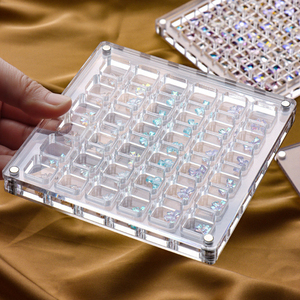 Boîte de rangement en acrylique transparent à 16 compartiments pour perles et pierres précieuses, avec couvercle magnétique, vente en gros - Product Image 3