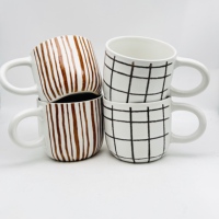 Classique minimaliste 300ml grès tasse en céramique gobelet en porcelaine ligne spéciale motif Texture poche sûr thé/café cadeau