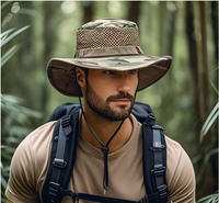 Topi nelayan kamuflase di musim panas memberikan perlindungan matahari dan digunakan untuk memancing luar ruangan dan mendaki gunung.
