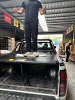 Couverture de benne de camionnette rétractable manuelle à enroulement pour Chevrolet Silverado 1500 5.8ft 2014 2019 2018 2024