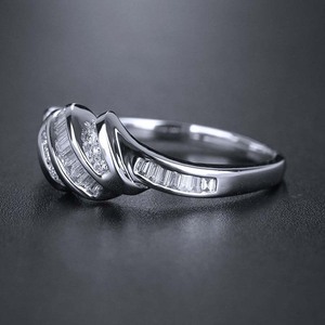 Anello Minimalista Elegante Asimmetrico con Design Geometrico, Gioiello da Donna alla Moda per Uso Quotidiano, Regalo Chic - Product Image 2