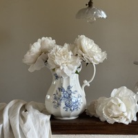 Vase Pichet en Céramique Sous Glaçure Bleu & Blanc Moderne, Écologique et Fait Main PIONEERA pour la Maison et le Jardin