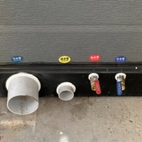 Maison conteneur extensible moderne de luxe de 40 pieds avec cadre noir et jaune désert, étanche et résistante au vent, pour usage hôtelier