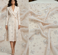 Tissu en mousseline rose clair avec broderie de sequins, perles et perles de rocaille sur toute la surface pour robe de mariée et vêtements africains Boubou