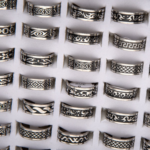 Bagues classiques en acier inoxydable pour hommes et femmes, bijoux, cadeaux, lot mixte de boîtes à bagues - Product Image 2