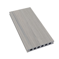 Planches de terrasse en composite bois-plastique (WPC) co-extrudées, résistantes aux UV, effet bois 3D, adaptées aux pieds nus, pour patio et terrasse.