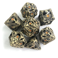 Prix d'usine, faible MOQ, personnalisation, jeu de dés polyédriques en laiton et cuivre avec yeux de dragon, 7 pièces, creux, pour D&D et RPG