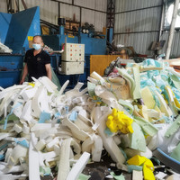 Déchets de mousse PU déchiquetée de Chine utilisés pour la fabrication de mousse reconstituée