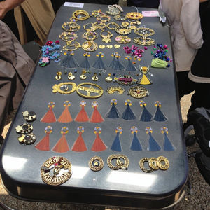 Mini abalorios de borla de seda con cuentas para pendientes - Product Image 2