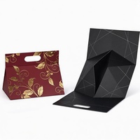 Papier-Magnetbox im Handtaschen-Stil Dreieckige Geschenktüte aus Karton Faltbare Dreieckige Geschenkbox mit Griff