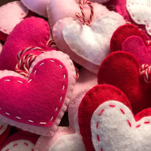 Hot Selling Valentine's Day <b>Festival</b> Eco-friendly Disposable Indoor Outdoor Pendant Decoration Felt Heart Ornaments Customized - Product Image 3