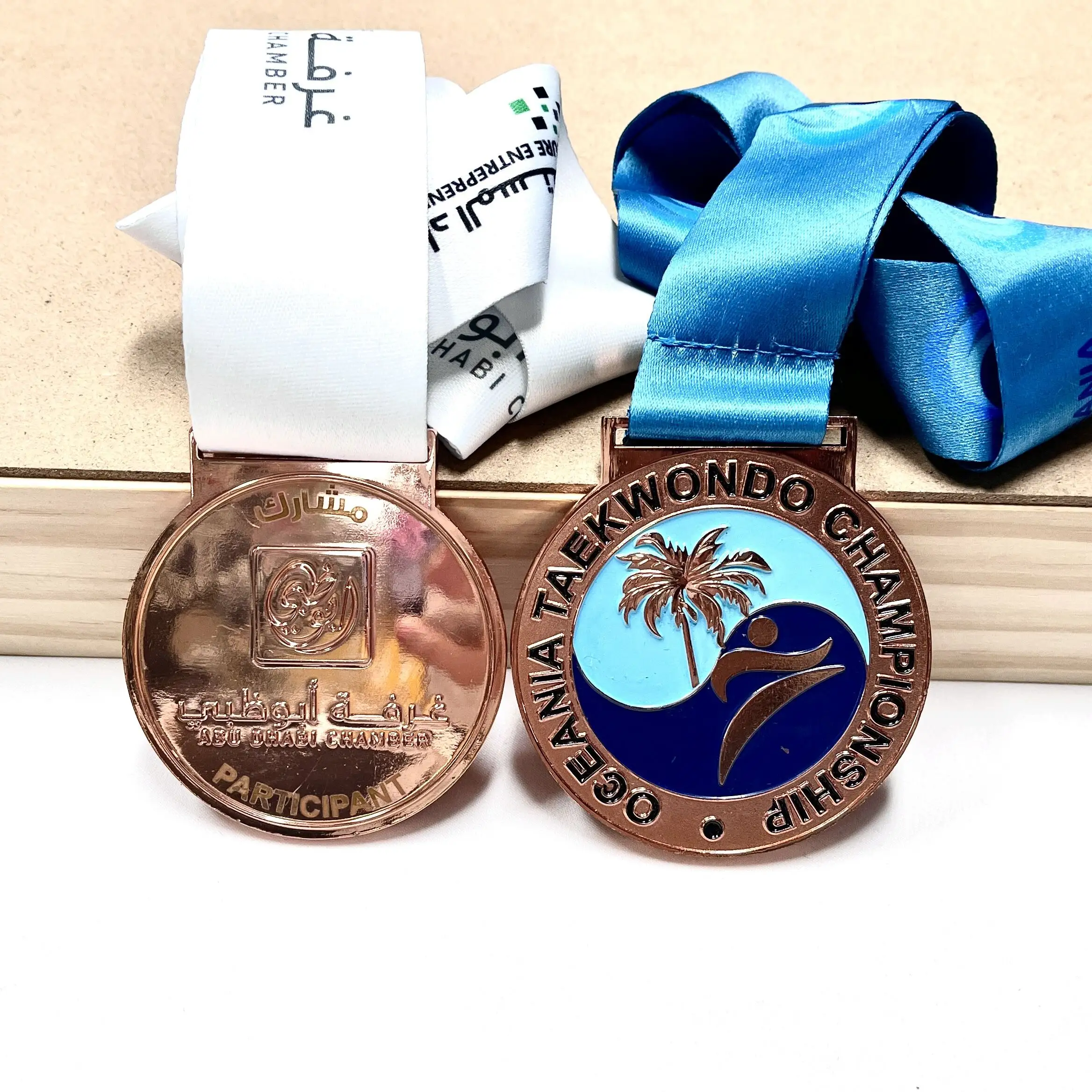 Großhandel Custom Sports Medaillen Award Metal Blank Medaille und Trophäen mit Band Fußball Schwimmen Basketball Running Game Medaille