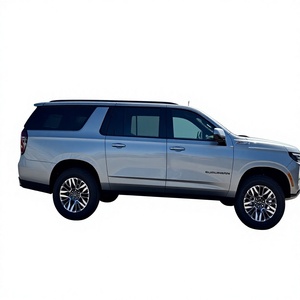 Chevrolet Suburban 2025 SUV Argento 8 Posti Interni in Pelle Fari LED Trasmissione Automatica Pneumatici R20 Tetto Panoramico - Product Image 1