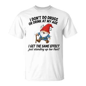 T-shirt Gnome « Je ne fais pas d'excès de drogues ni d'alcool à mon âge » - Chemise humoristique pour personnes âgées - Product Image 1