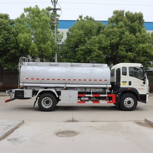 Camion-citerne HOWO 4x2 12000L pour le transport de carburant avec distributeur gradué pour le ravitaillement commercial - Product Image 5