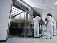 Taille optimale d'entraînement à C.A. d'ascenseur de lit de patient d'hôpital de la série 1600kg-2000kg de Fuji pour des équipements médicaux