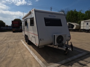 Caravana de Viaje Moderna de 6.4m, Modelo Traveler-640, Aprobada en Australia, con Chasis AL-KO, Sin Madera, de Aluminio, para 4 Personas - Product Image 1
