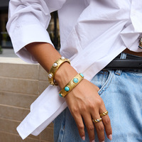 Bracelet style vintage en acier inoxydable plaqué or 18 carats avec perle turquoise martelée à motifs manchette ouverte pour femmes bijoux