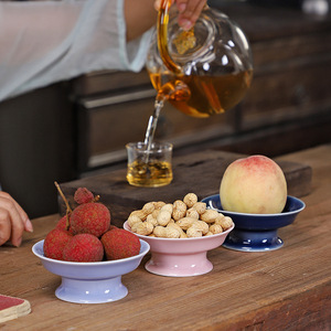Plat à fruits haut en céramique de style chinois, plat rond en porcelaine sur pied pour servir des en-cas et des pâtisseries lors de mariages - Product Image 4