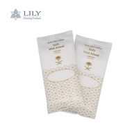 Vente en gros de serviettes en microfibre Serviette humide personnalisée pour hôtel restaurant et compagnie aérienne Serviette humide jetable rafraîchissante au parfum de fleurs