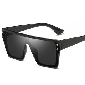 Gafas de Sol Cuadradas Grandes Azules de Moda con Logotipo Personalizado, Gafas de Sol con Remaches para Hombre y Mujer - Product Image 2