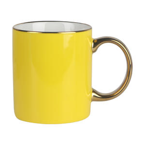 Taza de cerámica con mango chapado en oro y logotipo, diseño minimalista para regalos empresariales - Product Image 4