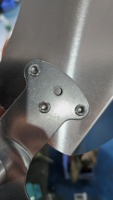 Machine à riveter pneumatique à 3 postes pour l'assemblage de ventilateurs |   Riveteuse automatique à 3 têtes : augmentez l'efficacité de production de 50 % pour les fabricants de ventilateurs