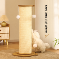Griffoir pour chat en sisal robuste et haut, anti-chute, avec jouet boule suspendu, base en bois multicouche lestée pour chats d'intérieur