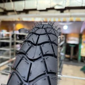 Pneus de moto de haute qualité Pneu Tubeless 275-14 275-17 275-18 État neuf - Product Image 2