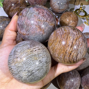 Sphères de quartz polies à mille couches, très demandées, pour la décoration intérieure, la guérison spirituelle et l'artisanat - Product Image 6