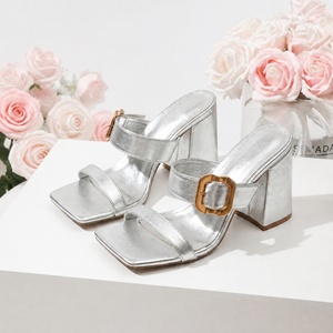 <span class=keywords><strong>Sandalias</strong></span> de tacón grueso <span class=keywords><strong>doradas</strong></span> de talla grande con punta abierta y talón descubierto para fiestas de moda femenina, proveedor de diseño de verano al por mayor - Product Image 5