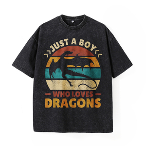 T-shirt vintage nera con design del tramonto e silhouette di drago, per un look casual e per gli appassionati di fantasy. - Product Image 2