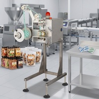 Machine de distribution et de dosage automatique de sachets d'absorbeurs d'oxygène et de désoxydants pour l'emballage de produits secs et de mélanges de noix