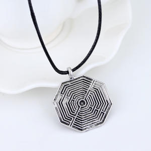 The Maze Runner Antique Silver <strong>Labyrinth</strong> Pendant Collana Necklace Greenies Runners - Product Image 5