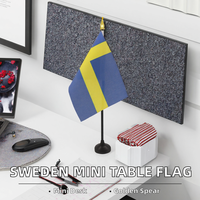 Drapeau de table AZ Suède 4''x6'' (10x15cm) avec mât en aluminium de 10 pouces, 100% polyester, forme triangulaire, imprimé numériquement, mini drapeau de bureau