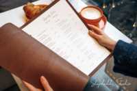Porte-menu en similicuir de haute qualité avec anneau doré, dossier de menu élégant, estampage à chaud doré, formats A5/A4/personnalisés pour restaurants