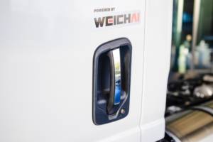 Chasis de Construcción WEICHAI H120 12T Euro III, Eje Manual 4T+8T, Bastidor de 865 mm, Distancia Entre Ejes de 4200 mm, Guardabarros, Protección Frontal de Acero - Product Image 3